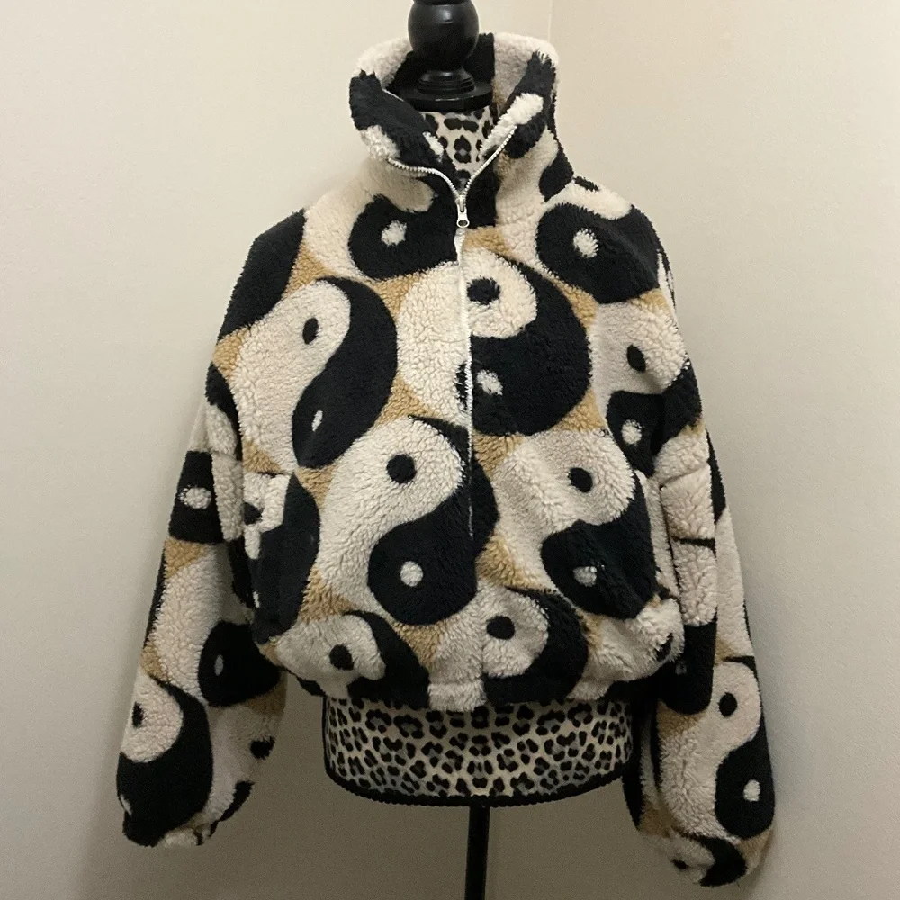 Urban Outfitters Olivia Print Sherpa Jacket Yin Yang Fleece Black Ivory S - Picture 4 of 7